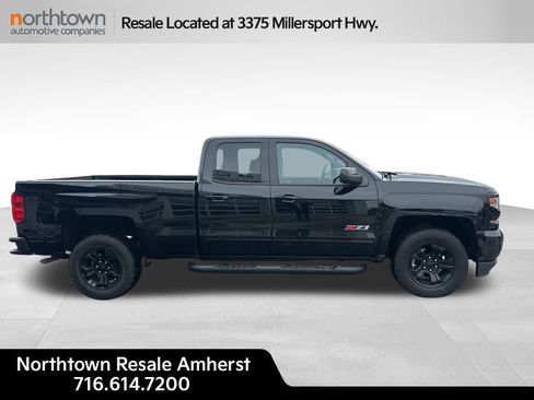 Used 2018 Chevrolet Silverado 1500 LT w/ Midnight Edition image 3