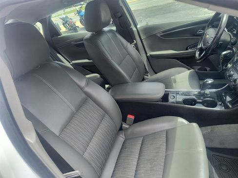 Used 2016 Chevrolet Impala LT FWD image 18