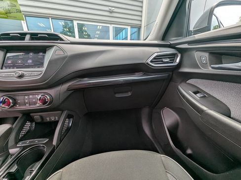 Used 2023 Chevrolet TrailBlazer LT FWD image 24