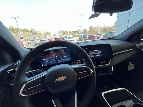 New 2026 Chevrolet Equinox LT image 17