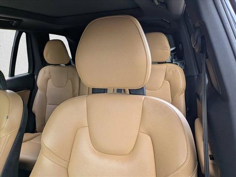 Used 2018 Volvo XC90 T6 Momentum w/ Convenience Package AWD/4WD image 14