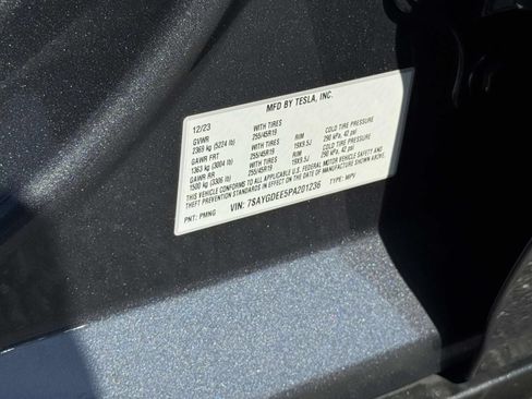 Used 2023 Tesla Model Y Long Range AWD/4WD image 31