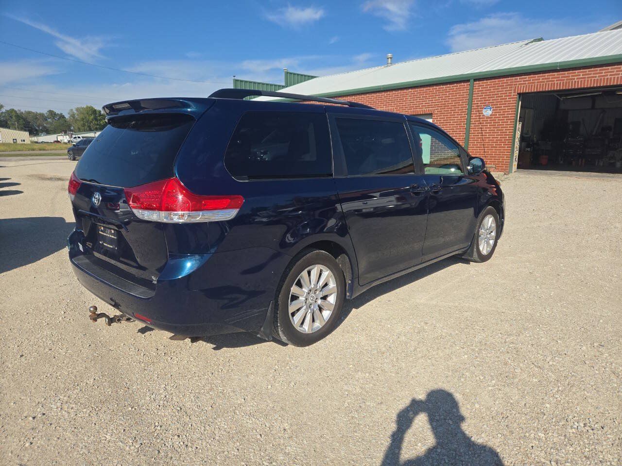 Used 2011 Toyota Sienna XLE AWD/4WD image 3