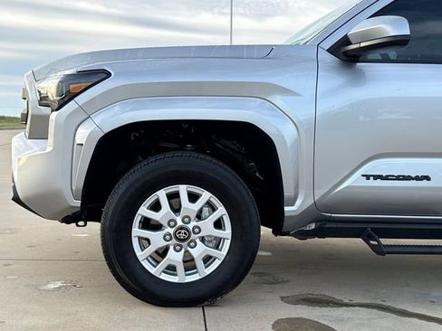 Used 2024 Toyota Tacoma SR5 AWD/4WD image 5