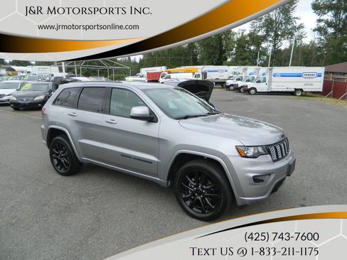 Used 2017 Jeep Grand Cherokee Altitude AWD/4WD image 1