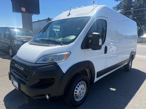 Used 2026 RAM ProMaster 2500 w/ Convenience Group FWD image 2