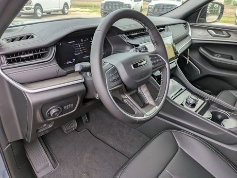 New 2026 Jeep Grand Cherokee Limited w/ Luxury Tech Group II RWD image 9