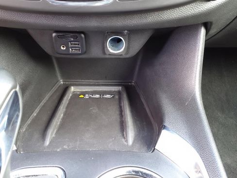 Used 2023 Chevrolet Traverse Premier image 30