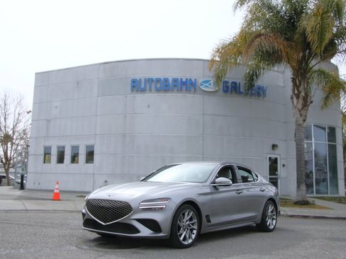 Used 2022 Genesis G70 2.0T image 1