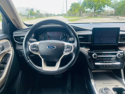 Used 2022 Ford Explorer Limited w/ Equipment Group 301A RWD image 13