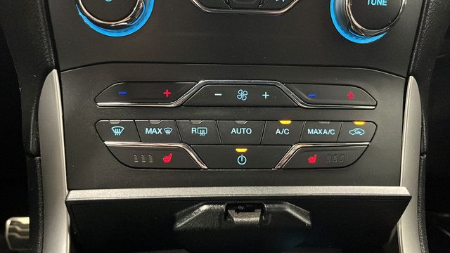 Used 2020 Ford Edge ST-Line w/ Cold Weather Package AWD/4WD image 17