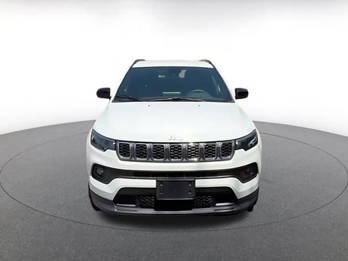 Used 2025 Jeep Compass Latitude AWD/4WD image 4