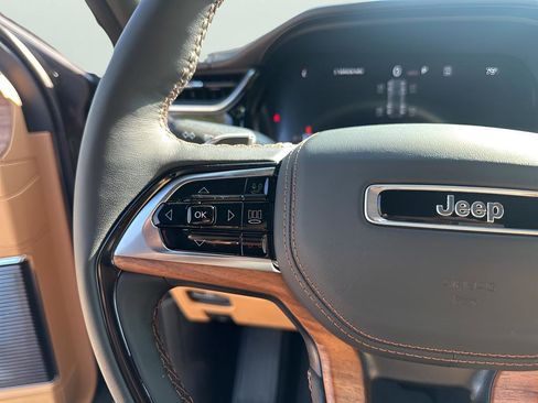 New 2025 Jeep Grand Cherokee Summit image 30