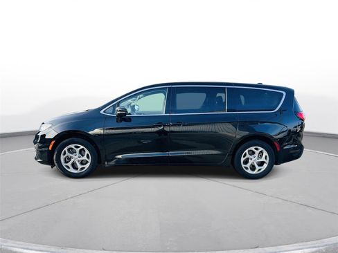 Used 2024 Chrysler Pacifica Limited image 39