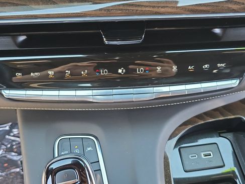 Used 2024 Cadillac Escalade Sport Platinum w/ LPO, ONYX Package AWD/4WD image 29