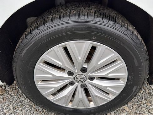 Used 2019 Volkswagen Jetta S image 2