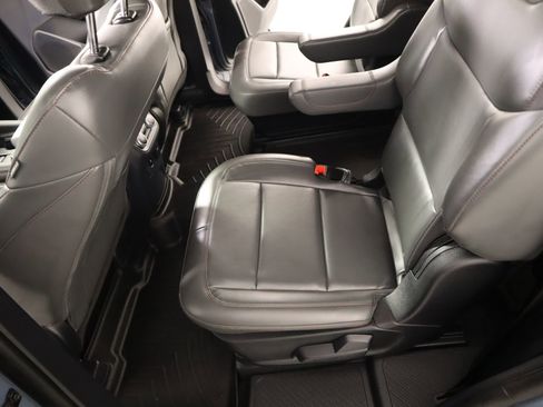 Used 2025 Ford Explorer Active w/ Active Comfort Package RWD image 13