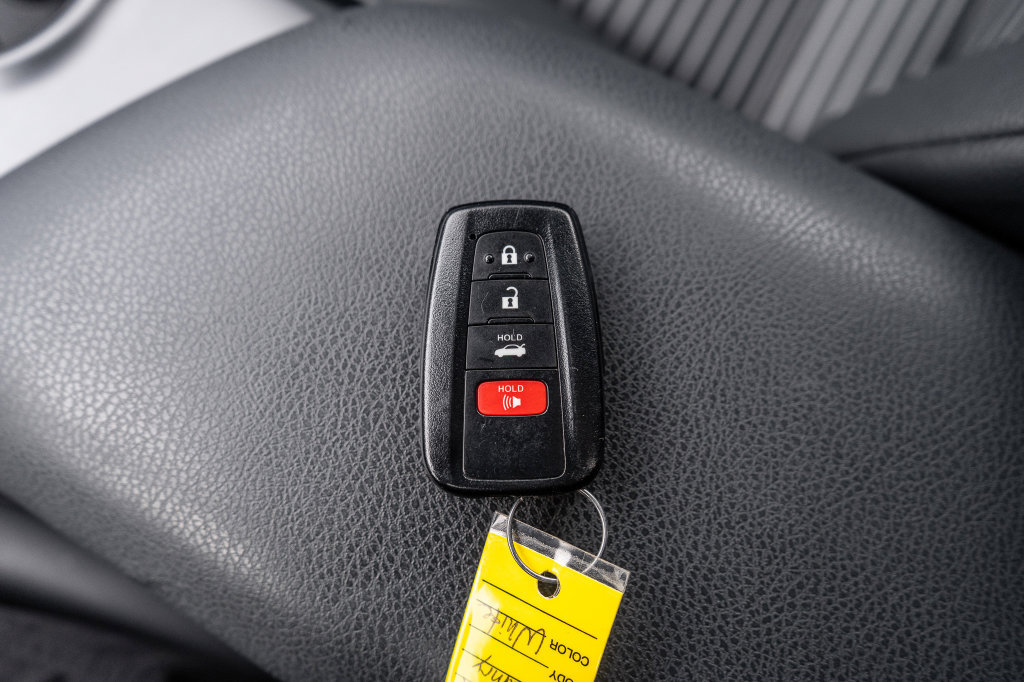 Used 2020 Toyota Camry SE FWD image 30