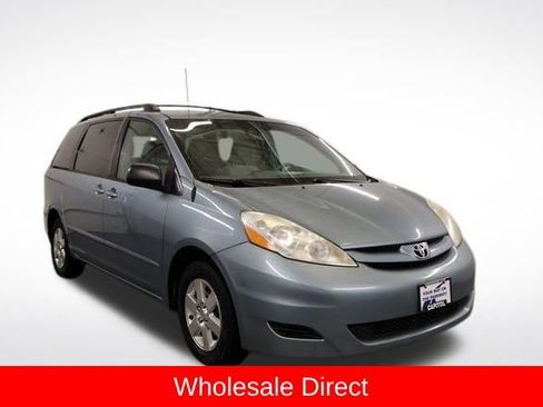 Used 2009 Toyota Sienna LE image 1