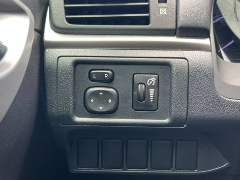 Used 2013 Lexus CT 200h w/ F Sport Pkg w/Nuluxe Trim FWD image 24