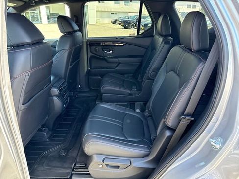 Used 2025 Honda Pilot TrailSport image 18