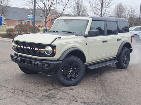 New 2025 Ford Bronco Big Bend w/ Black Diamond Package image 1