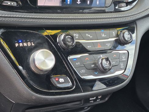 Used 2019 Chrysler Pacifica Limited w/ Advanced Safetytec Group image 20