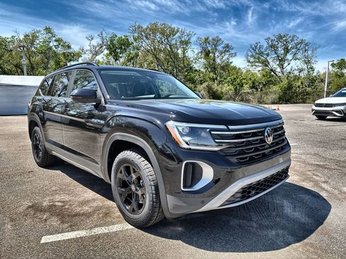 New 2026 Volkswagen Atlas Peak Edition image 8