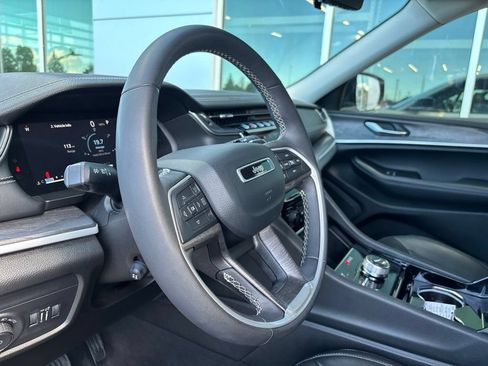 Used 2023 Jeep Grand Cherokee L Limited w/ Luxury Tech Group II AWD/4WD image 11