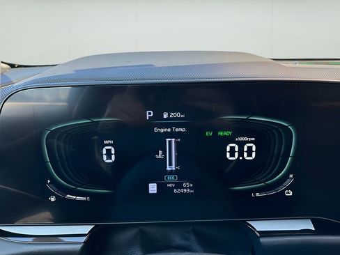 Used 2023 Kia Niro SX Touring image 19