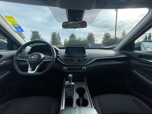 Used 2025 Nissan Altima 2.5 SV image 28