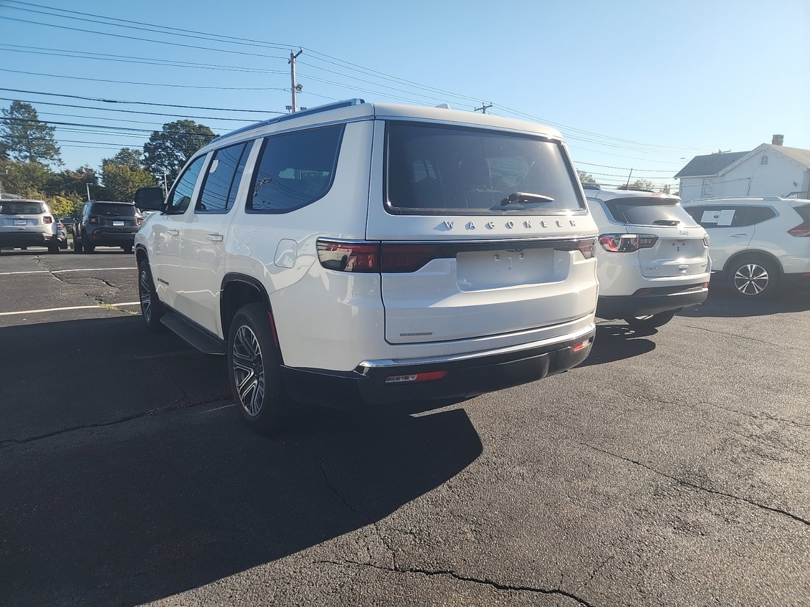 Used 2023 Jeep Wagoneer 4WD w/ Premium Group I image 4