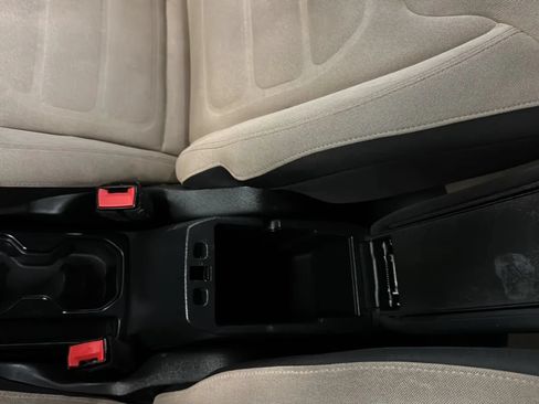 Used 2018 Jeep Renegade Latitude w/ Popular Equipment Group FWD image 15