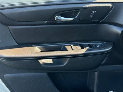 Used 2017 Chevrolet Traverse LT FWD image 14