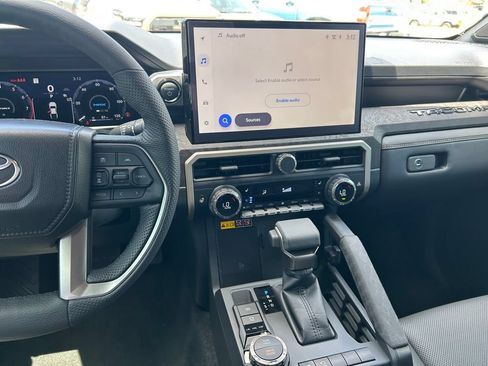 Used 2025 Toyota Tacoma Limited AWD/4WD image 19