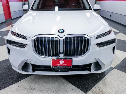 Used 2024 BMW X7 xDrive40i w/ Premium Package AWD/4WD image 4