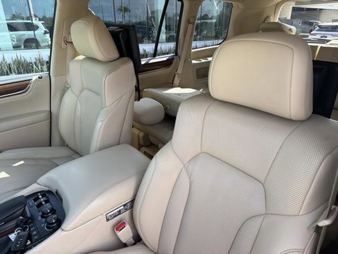 Used 2018 Lexus LX 570 4WD w/ Luxury Package image 14