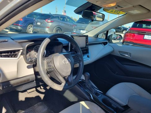 Used 2021 Toyota Corolla LE image 6