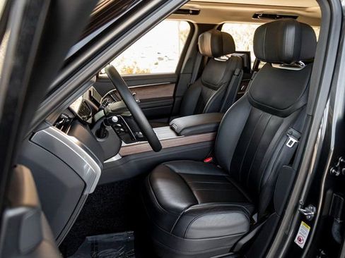 Used 2025 Land Rover Range Rover Autobiography image 13