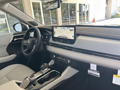 New 2025 Mitsubishi Outlander AWD image 23