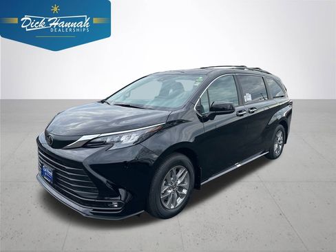 New 2026 Toyota Sienna XLE image 1