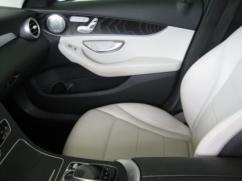 Used 2017 Mercedes-Benz C 300 Sedan image 22