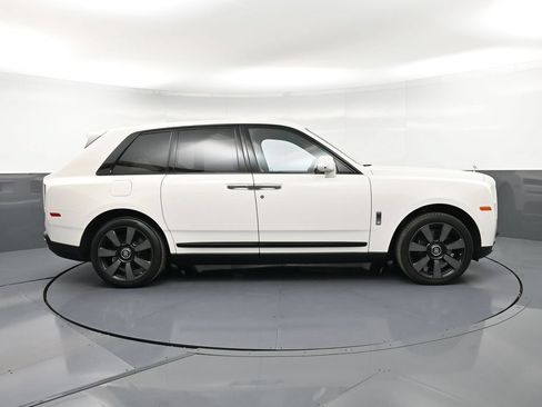 Certified 2022 Rolls-Royce Cullinan w/ Dark Exterior Package AWD/4WD image 9