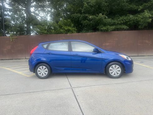 Used 2016 Hyundai Accent SE image 11