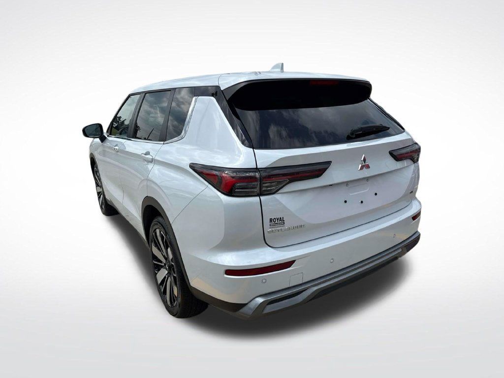 Used 2026 Mitsubishi Outlander SE FWD image 6