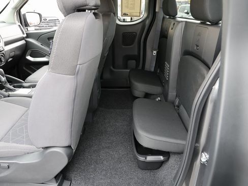 Used 2025 Nissan Frontier SV image 16