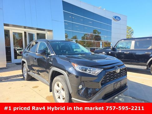 Used 2020 Toyota RAV4 XLE w/ All Weather Liner Package image 2