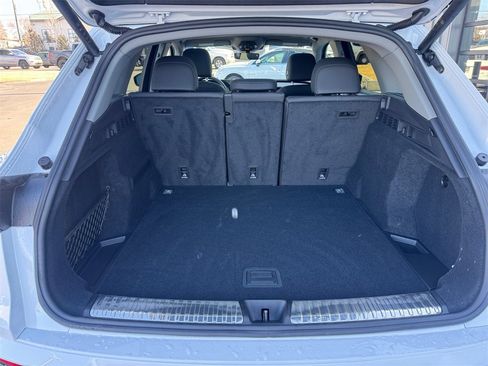 Used 2025 Audi Q5 Premium w/ Convenience Package image 25