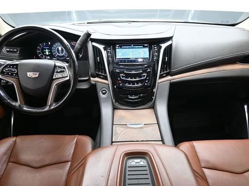 Used 2020 Cadillac Escalade Luxury AWD/4WD image 25
