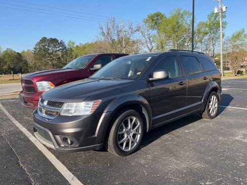 Used 2015 Dodge Journey SXT w/ Flexible Seating Group image 2